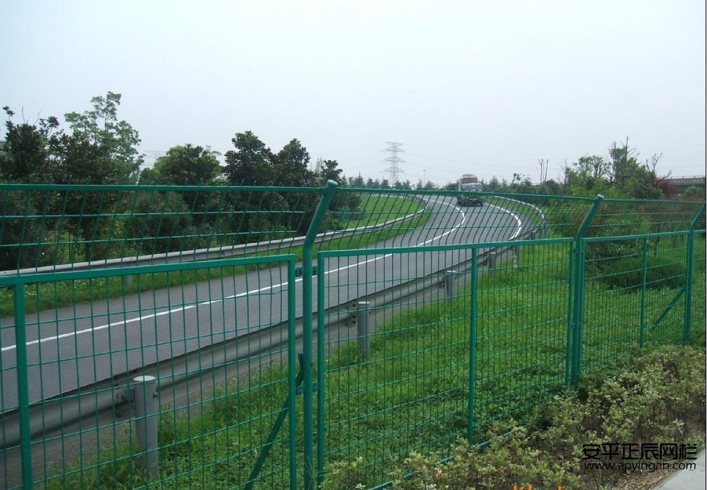 公路邊護欄網廠家