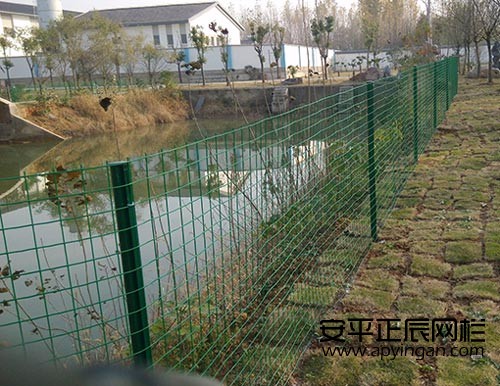 圍地用的鐵絲網(wǎng)多少錢一米