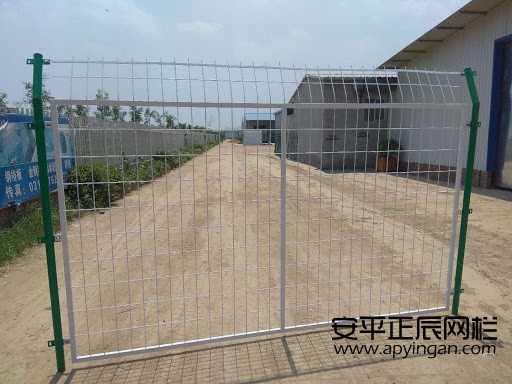 http://www.3599999.cn光伏廠區(qū)圍欄網(wǎng)