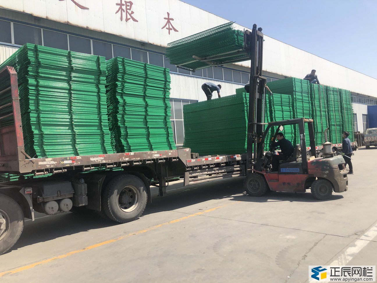 公路護(hù)欄網(wǎng)施工應(yīng)該注意的問題