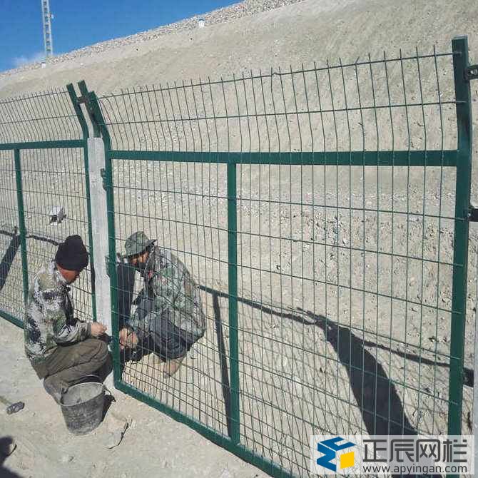 鐵路沿線防護(hù)柵欄