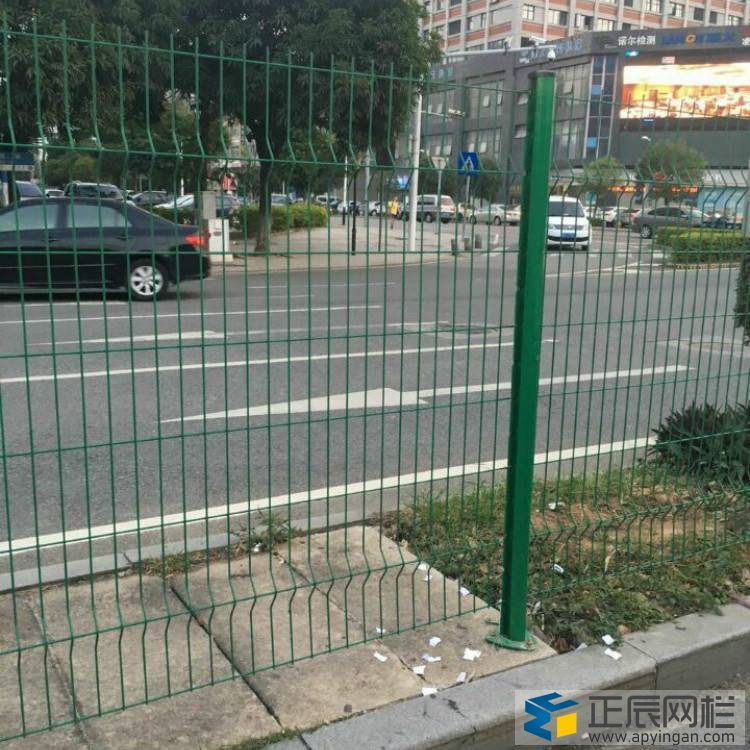 鐵絲網護欄